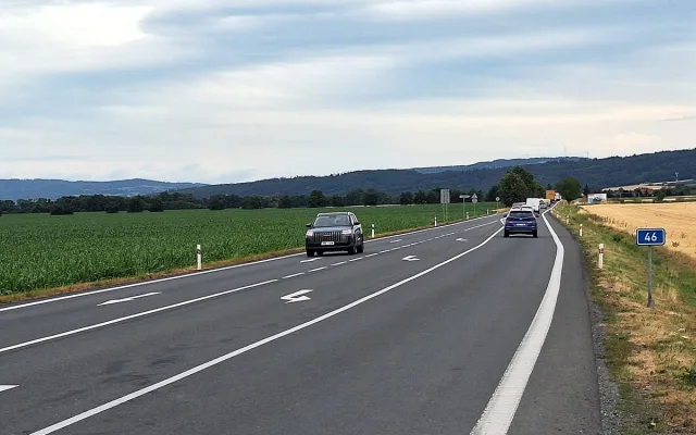 Tah mezi Olomoucí a Šternberkem zavře oprava. Tisíce aut odkloní na objížďky přes obce