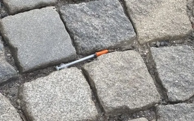 Pátrání po stříkačkách i s hráběmi. Strážníci v Šumperku řeší desítky nebezpečných nálezů