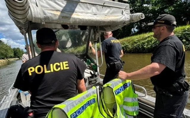 Chystáte se k vodě? Policie připomíná zásady, na které byste neměli zapomínat