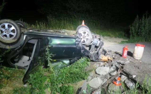 Mladý řidič převrátil po půlnoci na Šumpersku auto na střechu. Měl v sobě pervitin