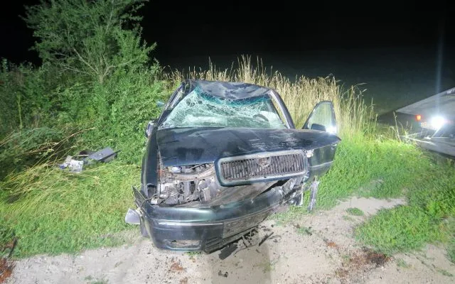 Mladý řidič převrátil po půlnoci na Šumpersku auto na střechu. Měl v sobě pervitin