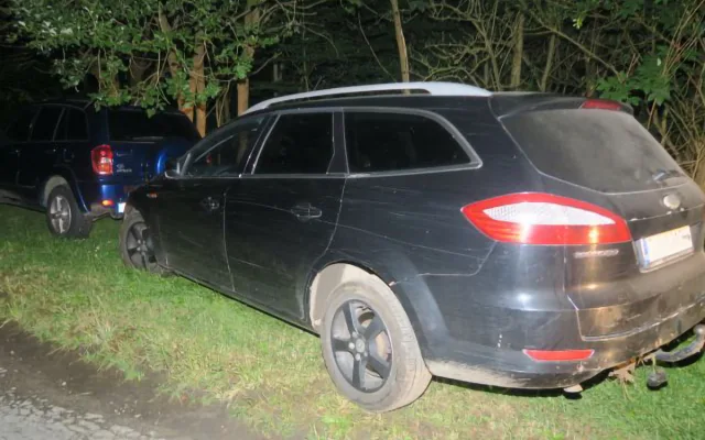 Nabourala auto i plot. Opilá řidička nezvládla jízdu v Zábřehu