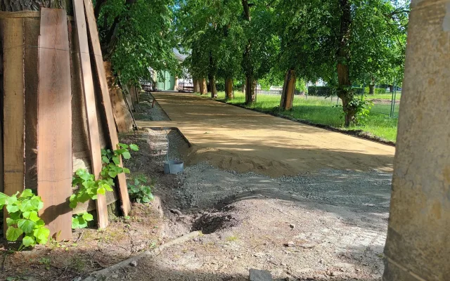 Obnova parku v Náměští na Hané se zřejmě protáhne. Areál se vrací do podoby 30. let minulého století