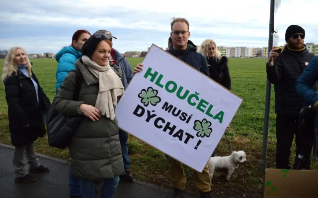 Více zeleně, méně betonu! Hloučela musí dýchat!