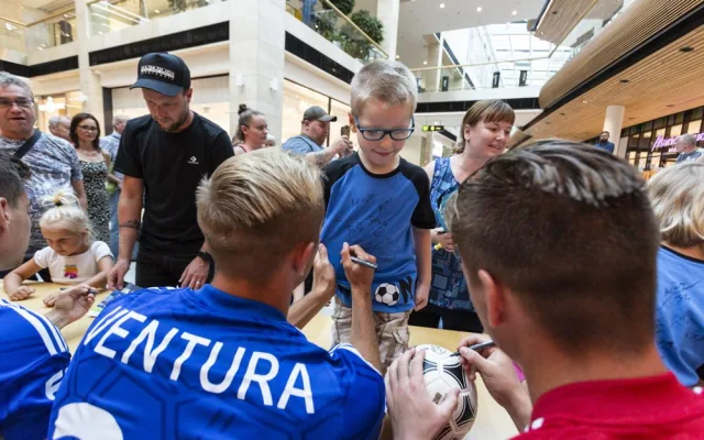 Fotbalová Sigma představila kádr a dresy na novou sezonu. Hrát může i ve žluté