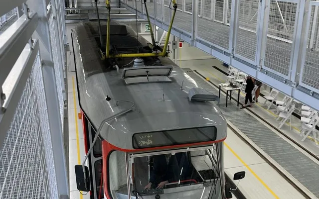 FOTOGALERIE: Stometrová hala pro tramvaje v Olomouci chrání vozy před počasím i vandaly