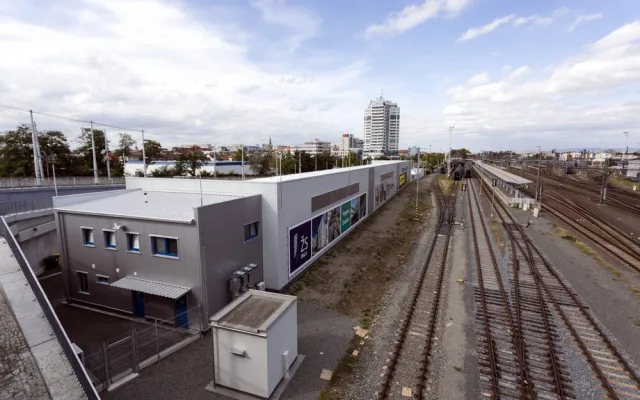 FOTOGALERIE: Stometrová hala pro tramvaje v Olomouci chrání vozy před počasím i vandaly