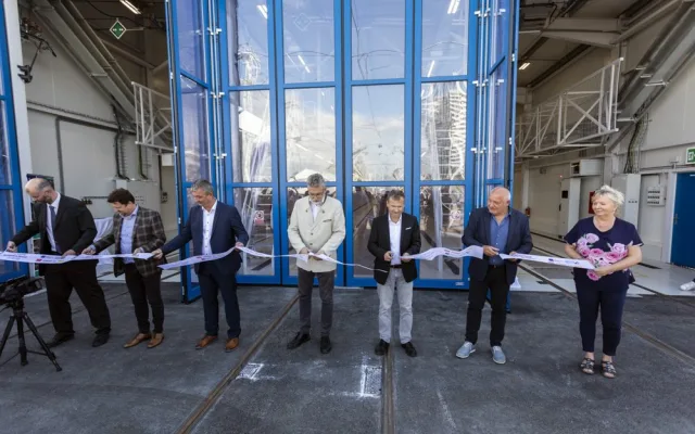 FOTOGALERIE: Stometrová hala pro tramvaje v Olomouci chrání vozy před počasím i vandaly