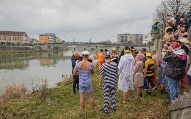 FOTOGALERIE: Otužilce v Přerově sledovaly tisíce lidí