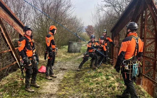 FOTOGALERIE: Jak hasiči zachraňují z nejhlubší propasti světa