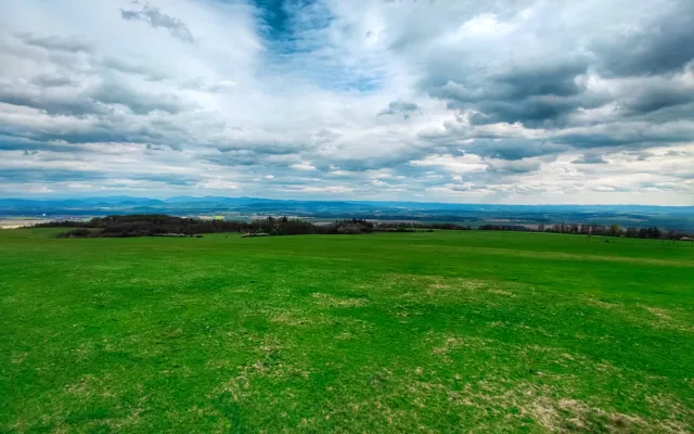FOTOGALERIE: Důl, studánka, vyhlídkové místo s lehátkem a venkovní geologická expozice