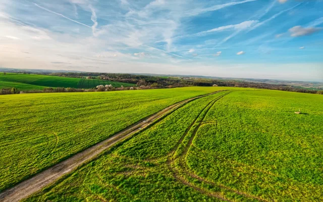 FOTOGALERIE: Důl, studánka, vyhlídkové místo s lehátkem a venkovní geologická expozice