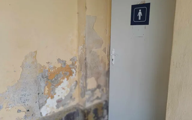 FOTOGALERIE: Správa železnic nechala místní nádraží v Prostějově zpustnout. Nyní ji převezme město