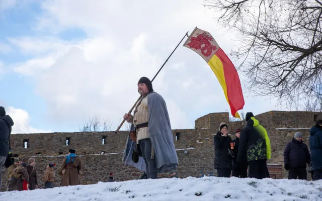 FOTOGALERIE: Hrad Helfštýn otevřel brány pro oblíbený novoroční výstup, dorazily čtyři tisíce lidí