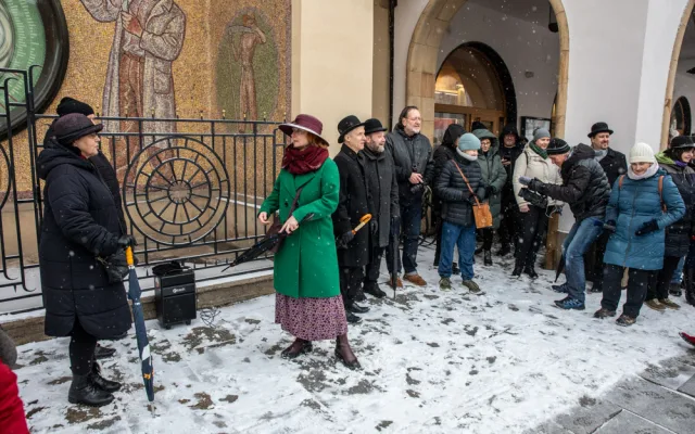FOTOGALERIE: Zasněženým centrem Olomouce prošel pochod Švihlé chůze