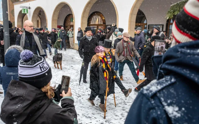 FOTOGALERIE: Zasněženým centrem Olomouce prošel pochod Švihlé chůze