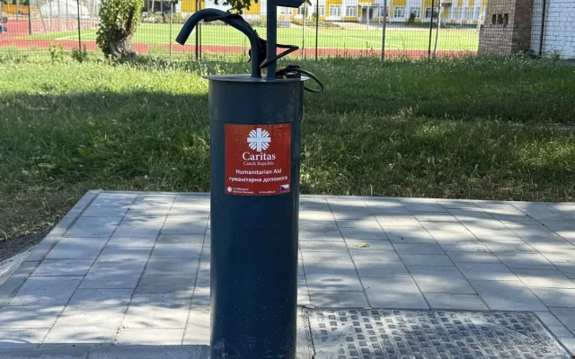 Voda pro tisíce lidí na Ukrajině. Arcidiecézní charita zajistila nové vrty i filtry