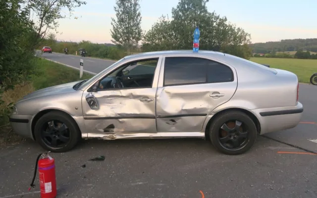 Šofér oktávky přehlédl v Mohelnici motorku, záchranka odvezla dva zraněné