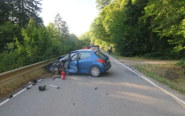 Hrozivá nehoda na Konicku: mladý řidič zkřížil cestu Avii, skončila na boku