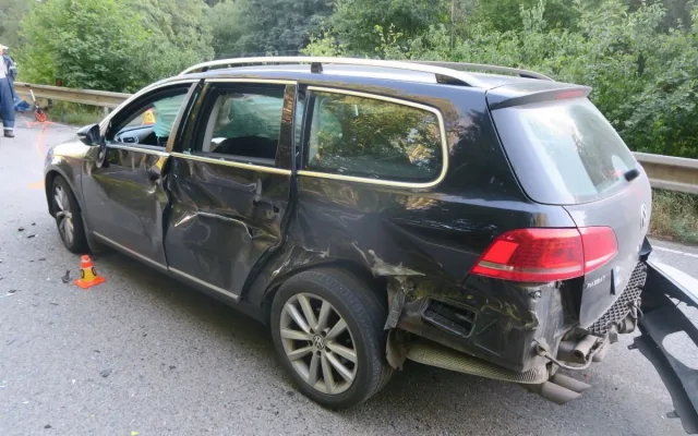Hrozivá nehoda na Konicku: mladý řidič zkřížil cestu Avii, skončila na boku