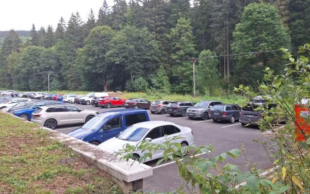 V Karlově studánce vzniklo nové parkoviště. Lázeňským hostům nabídne sto míst