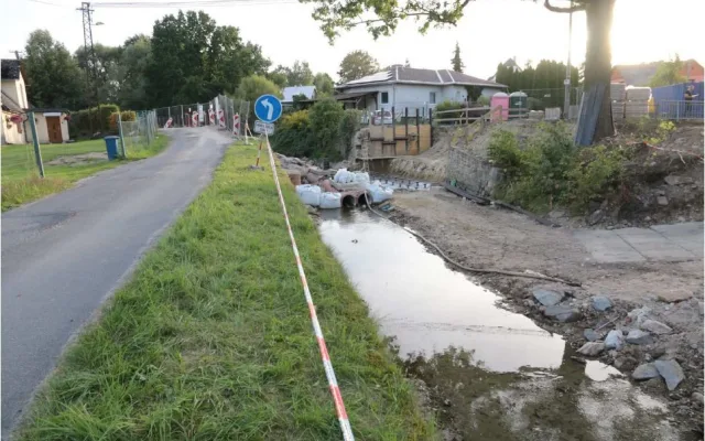Nejdřív trhaviny z války, teď uhynulé vzácné ryby. Most na Jesenicku je asi prokletý