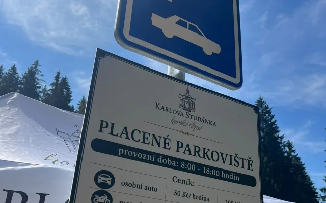 V Karlově studánce vzniklo nové parkoviště. Lázeňským hostům nabídne sto míst
