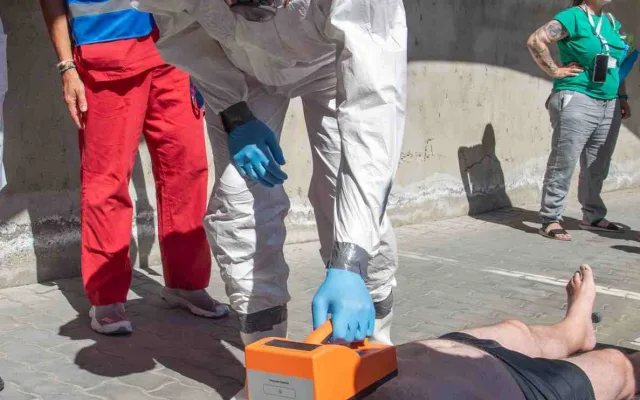 Hasiči a zdravotníci se chystají na špinavou bombu. V Olomouci měli radiační cvičení