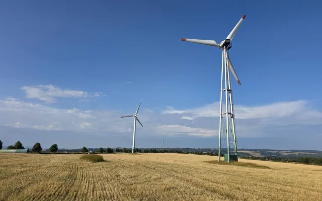 U Potštátu dnes spadla větrná elektrárna. Nikdo nebyl zraněn, na místě jsou hasiči