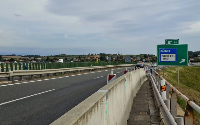 Oprava mostu zkomplikuje dopravu na dálnici u Prostějova. Potrvá měsíc