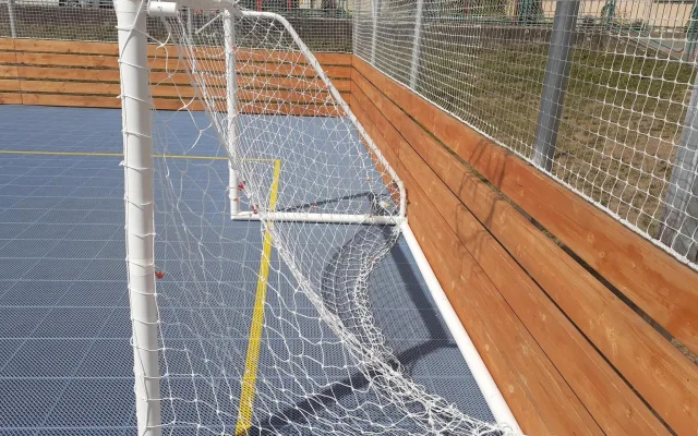 Poničené hřiště v Lošticích