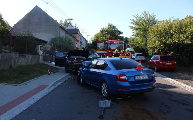 Šest zraněných lidí. Řidičku v Přerově oslnilo slunce a srazila se s dalším autem