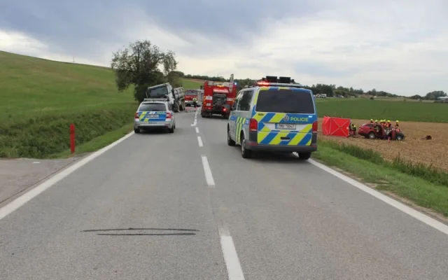 Tragická nehoda. Šestapadesátiletý řidič nezvládl na Přerovsku předjíždění