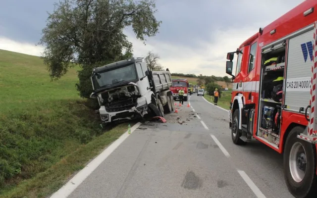 Tragická nehoda. Šestapadesátiletý řidič nezvládl na Přerovsku předjíždění