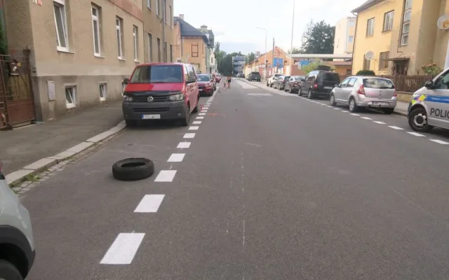 Dvaapadesátiletý řidič se třemi promile naboural v Šumperku čtyři auta. Pak utíkal
