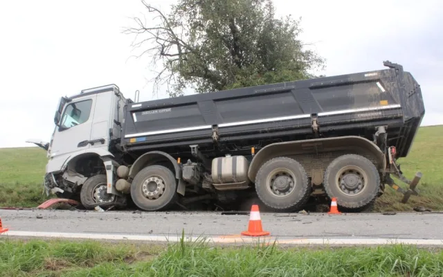 Tragická nehoda. Šestapadesátiletý řidič nezvládl na Přerovsku předjíždění