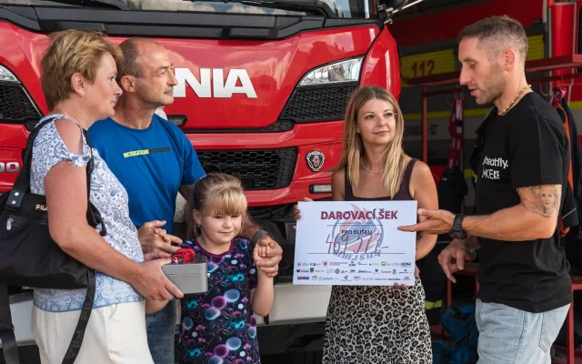 VIDEO: Statisíce pro vážně nemocnou devítiletou Elišku ze Šumperska. Pomohli běžci