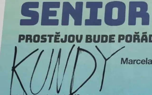 Vulgarity, výzvy k smrti, hákové kříže. Vandal ničil předvolební plakáty v Prostějově