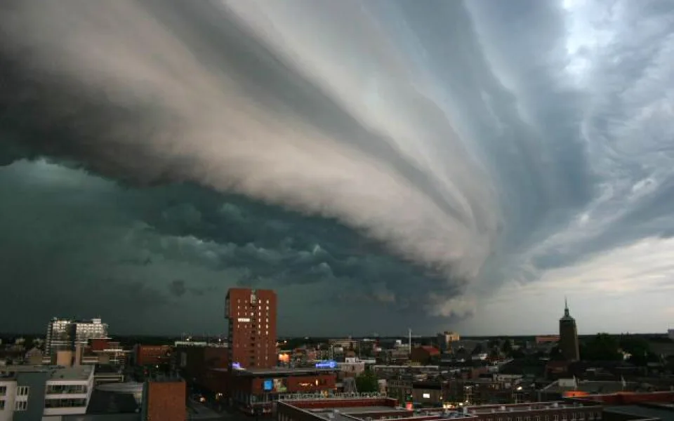 Rolling-thunder-cloud