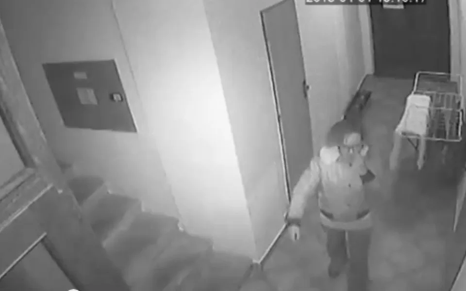 VIDEO: Zlodějku zachytila kamera, nepoznáváte ji?