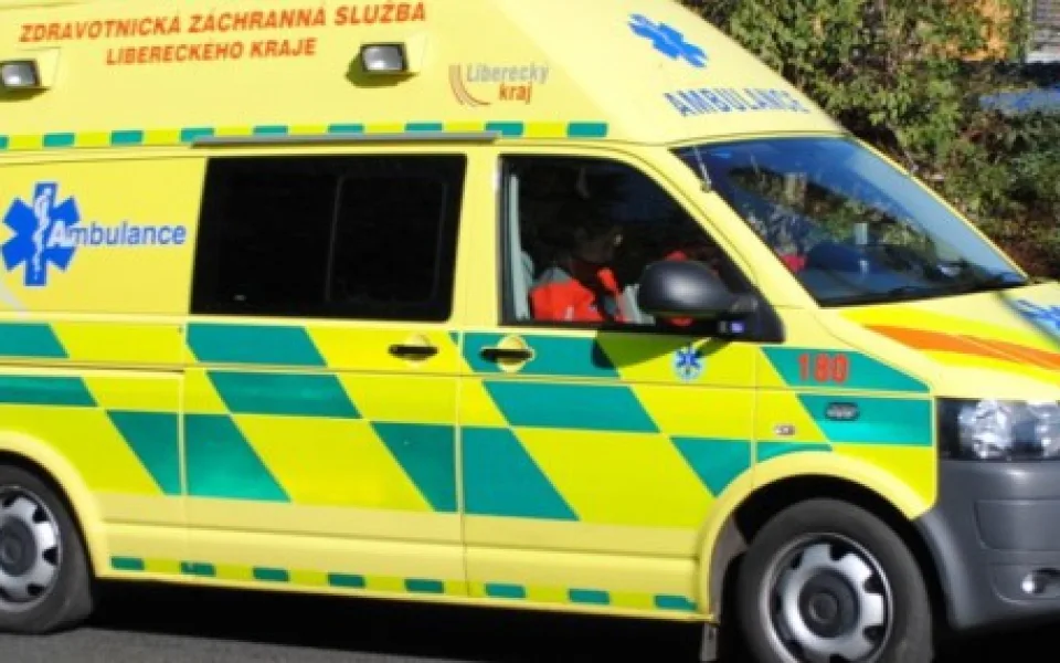 Nezletilá dívka nepřežila střetnutí skůtru s automobilem