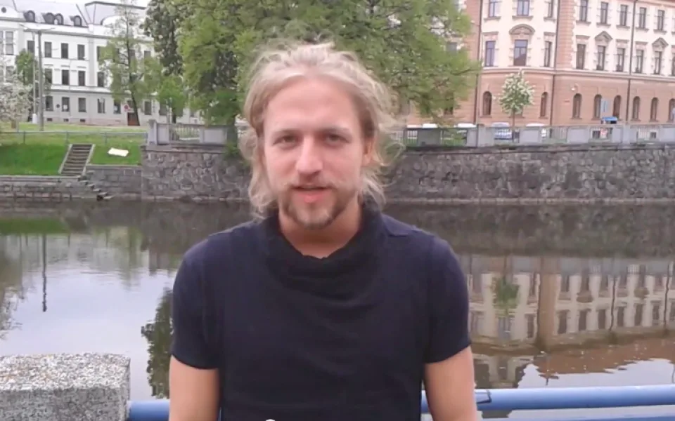 Tomáš Klus zdraví čtenáře Olomoucké Drbny a zve na svůj koncert