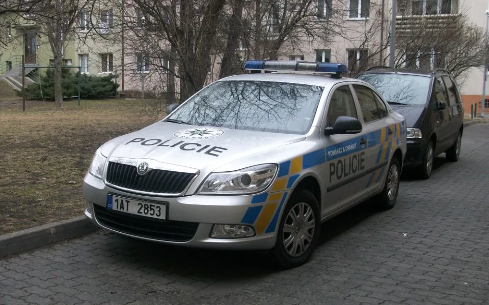 Návštěva bratra ho přišla draze, po jeho odchodu zjistil, že byl okraden