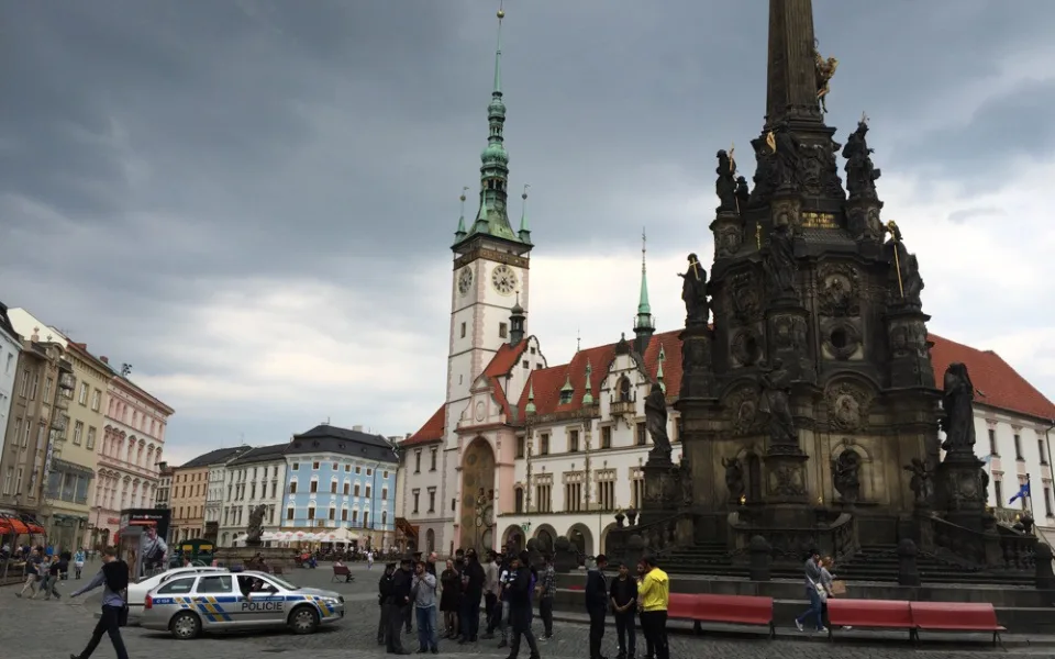 Názory na střet studentů s iniciátory petice se různí, policie vyšetřuje případ jako přestupek