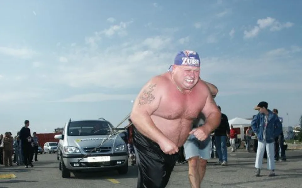 Zemřel Ladislav Hanzel, silák, který utáhl tank i lokomotivu