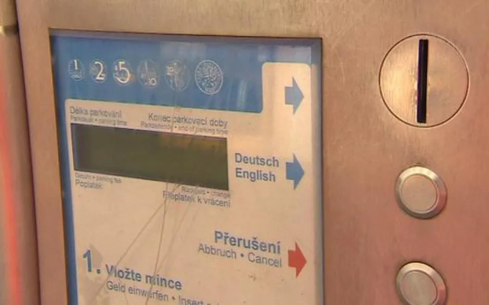 Bývalému řediteli městské policie šla část peněz z parkovacích automatů do kapsy, nastřádal přes půl milionu
