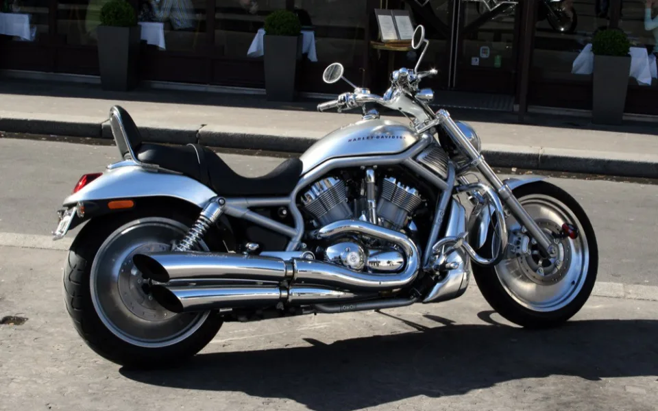 Muž si přes internet koupil Harley Davidson, motorka mu ale nedošla