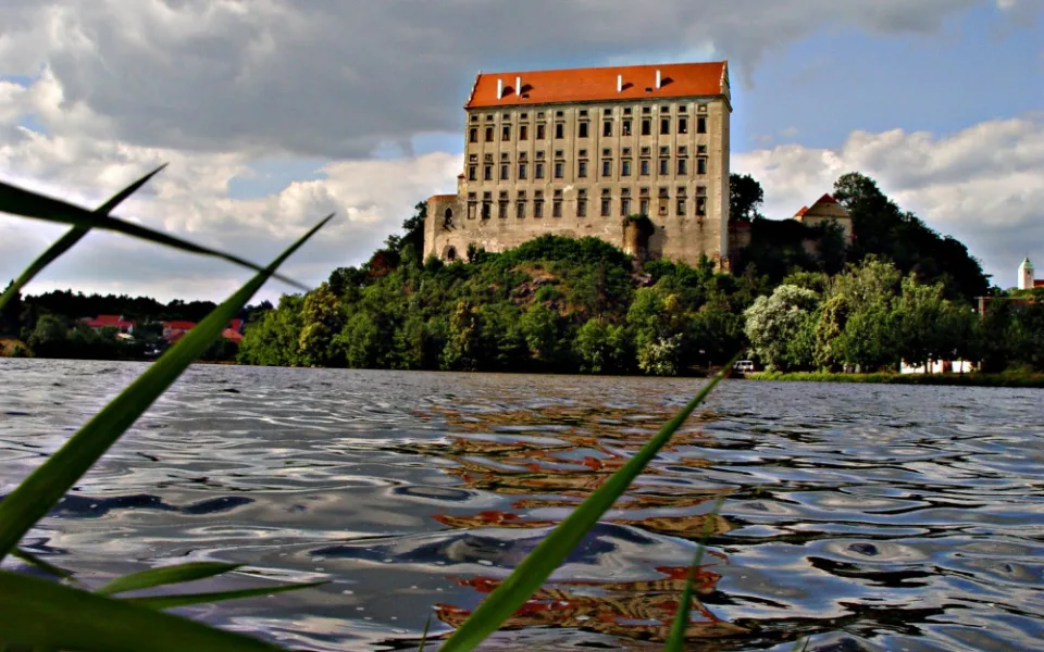 Kvalita vody na Poděbradech i Plumlově je i navzdory vedru stále dobrá