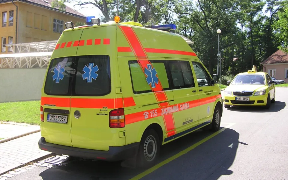 Muž spadl v papírnách do drtičky starého papíru, záchranáři už mu nemohli pomoci