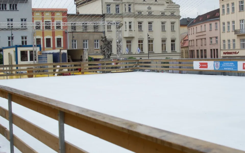 Na Dolním náměstí se dnes začíná oficiálně bruslit